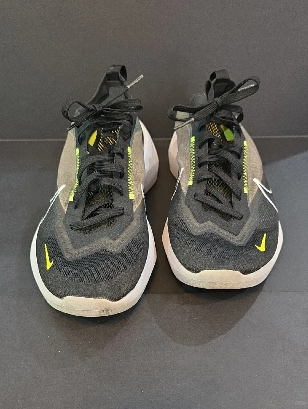 Nike Vista Lite Women's Black and White Sneakers with Yellow Accents Size 11